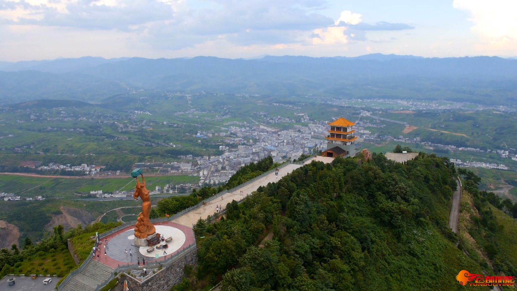 武漢航拍航拍竹山縣女媧神像